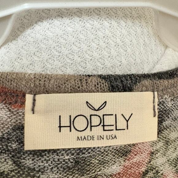 NWT HOPELY Boutique White Camo Women's Button Front Relaxed Fit  Blouse Medium - Picture 5 of 5